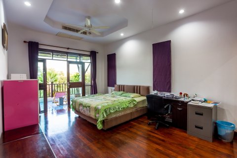 Chalet de 4 dormitorios en Hua Hin, Tailandia № 205708 - foto 14