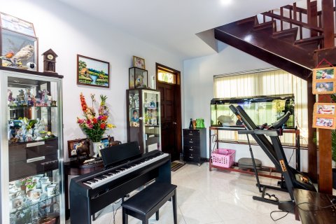 Chalet de 4 dormitorios en Hua Hin, Tailandia № 205708 - foto 11