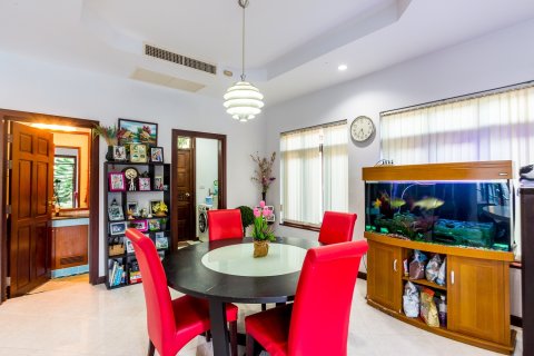 Chalet de 4 dormitorios en Hua Hin, Tailandia № 205708 - foto 8