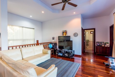 Chalet de 4 dormitorios en Hua Hin, Tailandia № 205708 - foto 18