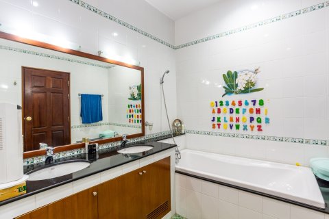 Chalet de 4 dormitorios en Hua Hin, Tailandia № 205708 - foto 23