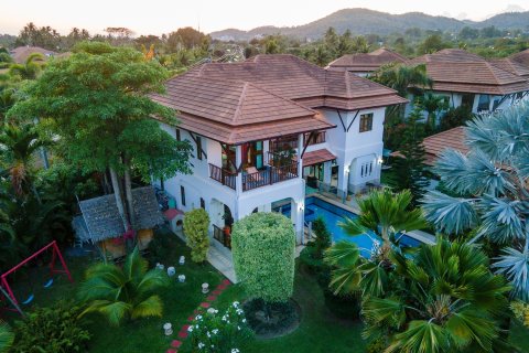 Villa à Hua Hin, Thaïlande 4 chambres № 205708
