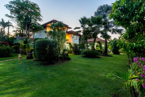 Chalet de 4 dormitorios en Hua Hin, Tailandia № 205708 - foto 5