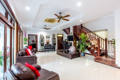 Chalet de 4 dormitorios en Hua Hin, Tailandia № 205708 - foto 9