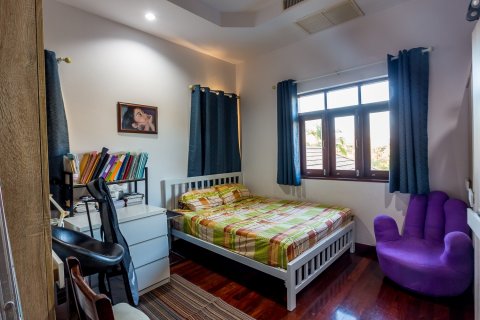 Chalet de 4 dormitorios en Hua Hin, Tailandia № 205708 - foto 15