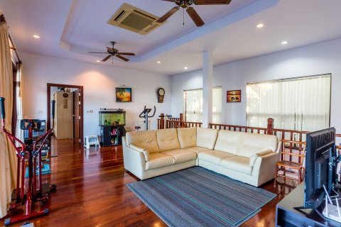 Chalet de 4 dormitorios en Hua Hin, Tailandia № 205708 - foto 17