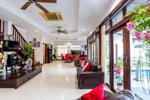Chalet de 4 dormitorios en Hua Hin, Tailandia № 205708 - foto 10