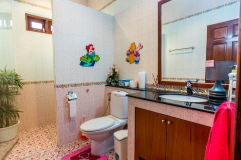 Chalet de 4 dormitorios en Hua Hin, Tailandia № 205708 - foto 25