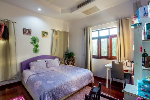 Chalet de 4 dormitorios en Hua Hin, Tailandia № 205708 - foto 16