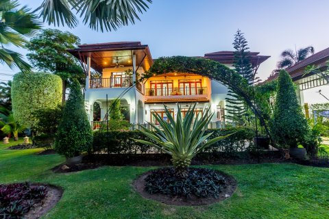 Chalet de 4 dormitorios en Hua Hin, Tailandia № 205708 - foto 4