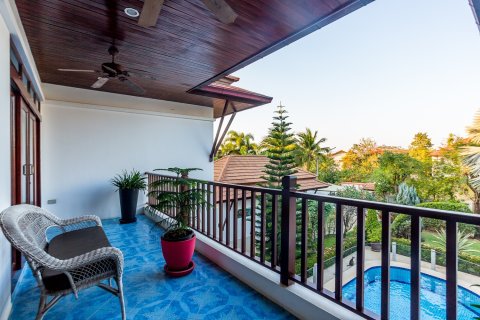 Chalet de 4 dormitorios en Hua Hin, Tailandia № 205708 - foto 21