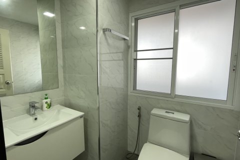 Condo in Watthana, Bangkok, Thailand, 2 bedrooms № 201057 - photo 9