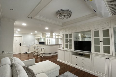 Condo in Watthana, Bangkok, Thailand, 2 bedrooms № 201057 - photo 2