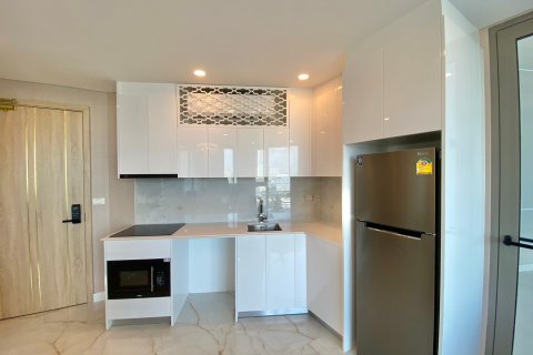 Apartamento de 2 habitaciones en Pattaya, Tailandia № 190886 - foto 3