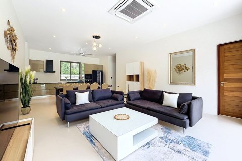 Casa de 4 dormitorios en Ko Samui, Tailandia № 190880 - foto 2