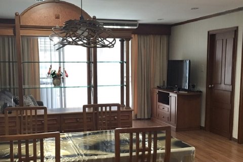 Condominio de 2 dormitorios en Watthana, Bangkok, Tailandia № 200641 - foto 13