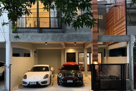 ทาวน์เฮาส์ในวัฒนา, กรุงเทพฯ, ประเทศไทย 3 ห้องนอน № 200639