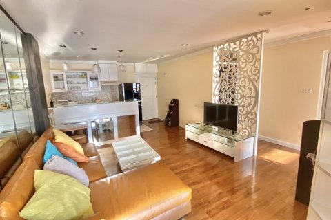 Condominio de 2 dormitorios en Watthana, Bangkok, Tailandia № 200638 - foto 8