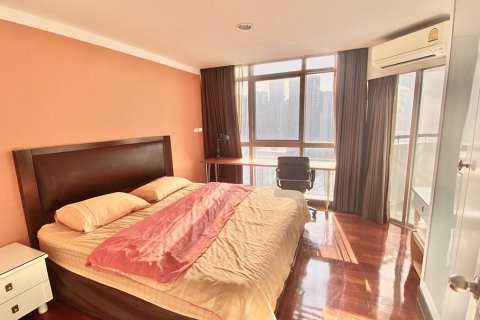 Condominio de 2 dormitorios en Watthana, Bangkok, Tailandia № 200638 - foto 11