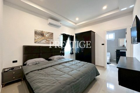 Casa de 6 dormitorios en Pattaya, Tailandia № 233799 - foto 16