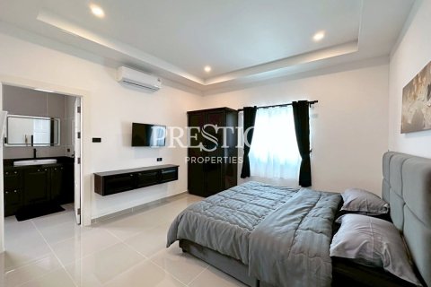 Casa de 6 dormitorios en Pattaya, Tailandia № 233799 - foto 21