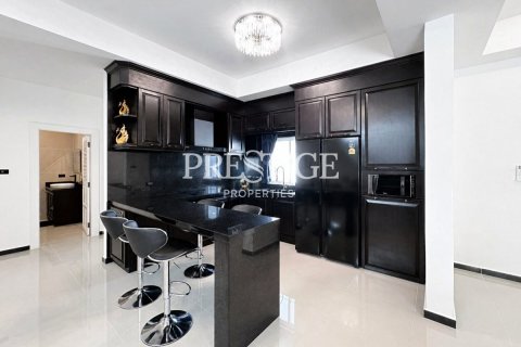 Casa de 6 dormitorios en Pattaya, Tailandia № 233799 - foto 9