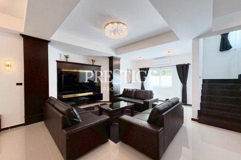 Casa de 6 dormitorios en Pattaya, Tailandia № 233799 - foto 3