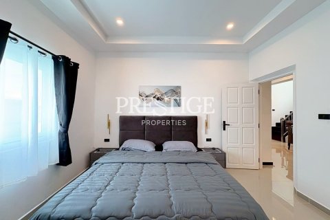 Casa de 6 dormitorios en Pattaya, Tailandia № 233799 - foto 23