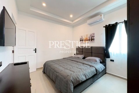 Casa de 6 dormitorios en Pattaya, Tailandia № 233799 - foto 26