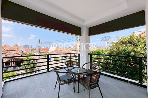 Casa de 6 dormitorios en Pattaya, Tailandia № 233799 - foto 15