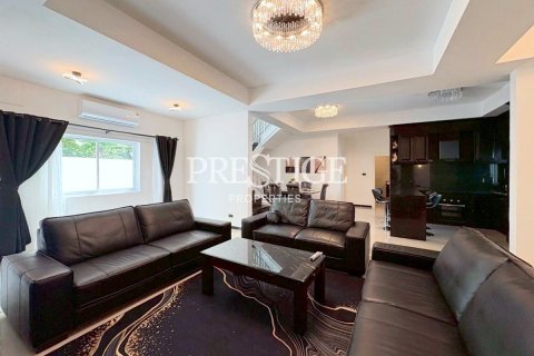 Casa de 6 dormitorios en Pattaya, Tailandia № 233799 - foto 5