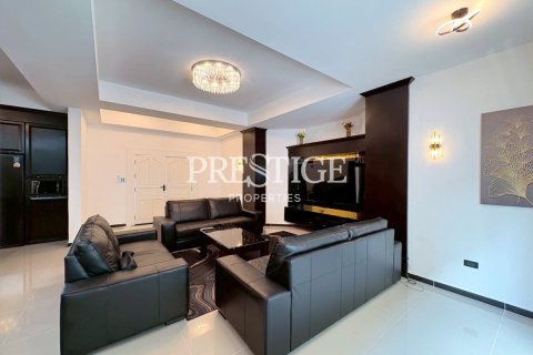 Casa de 6 dormitorios en Pattaya, Tailandia № 233799 - foto 4