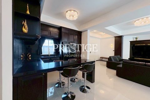 Casa de 6 dormitorios en Pattaya, Tailandia № 233799 - foto 10
