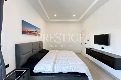 Casa de 6 dormitorios en Pattaya, Tailandia № 233796 - foto 16