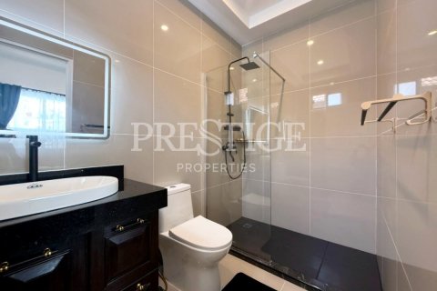 Casa de 6 dormitorios en Pattaya, Tailandia № 233796 - foto 19