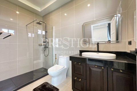 Casa de 6 dormitorios en Pattaya, Tailandia № 233796 - foto 17