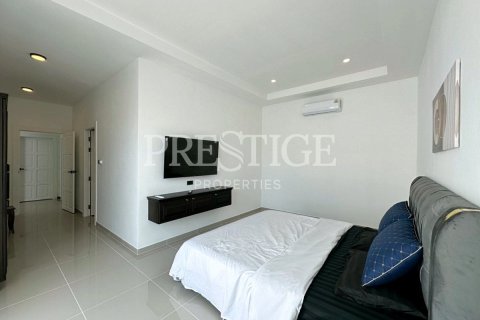 Casa de 6 dormitorios en Pattaya, Tailandia № 233796 - foto 11