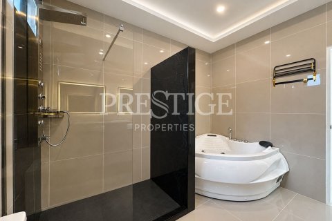 Casa de 6 dormitorios en Pattaya, Tailandia № 233796 - foto 14