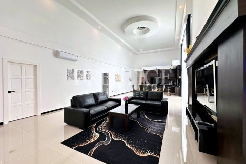 Casa de 6 dormitorios en Pattaya, Tailandia № 233796 - foto 5