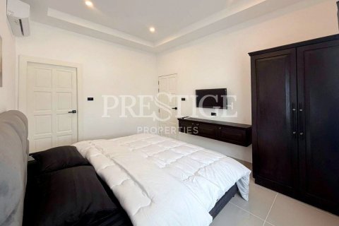 Casa de 6 dormitorios en Pattaya, Tailandia № 233796 - foto 18