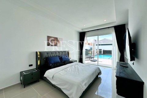 Casa de 6 dormitorios en Pattaya, Tailandia № 233796 - foto 12