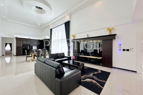 Casa de 6 dormitorios en Pattaya, Tailandia № 233796 - foto 4