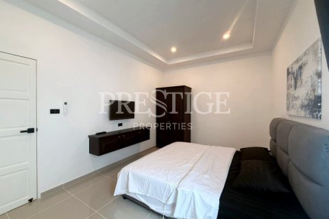 Casa de 6 dormitorios en Pattaya, Tailandia № 233796 - foto 25