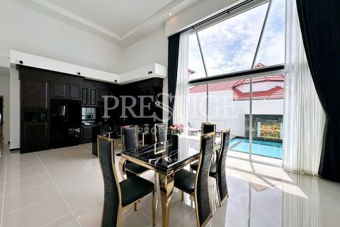 Casa de 6 dormitorios en Pattaya, Tailandia № 233796 - foto 7