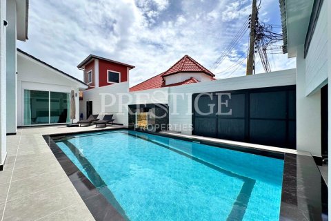 Casa de 6 dormitorios en Pattaya, Tailandia № 233796 - foto 29