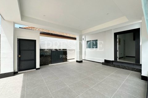 Casa de 6 dormitorios en Pattaya, Tailandia № 233796 - foto 30