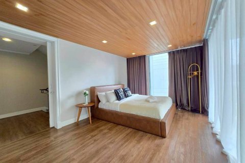 Condo in Watthana, Bangkok, Thailand, 4 bedrooms № 171981 - photo 19