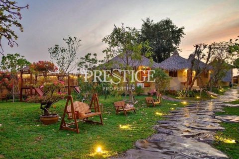 Commercial property in Pattaya, Thailand 509 sq.m. № 198198 - photo 5