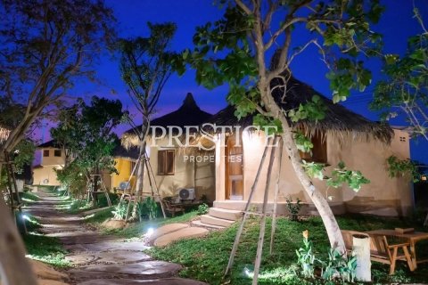 Commercial property in Pattaya, Thailand 509 sq.m. № 198198 - photo 4