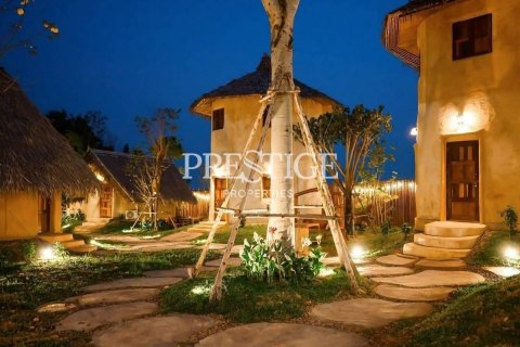Commercial property in Pattaya, Thailand 509 sq.m. № 198198 - photo 2